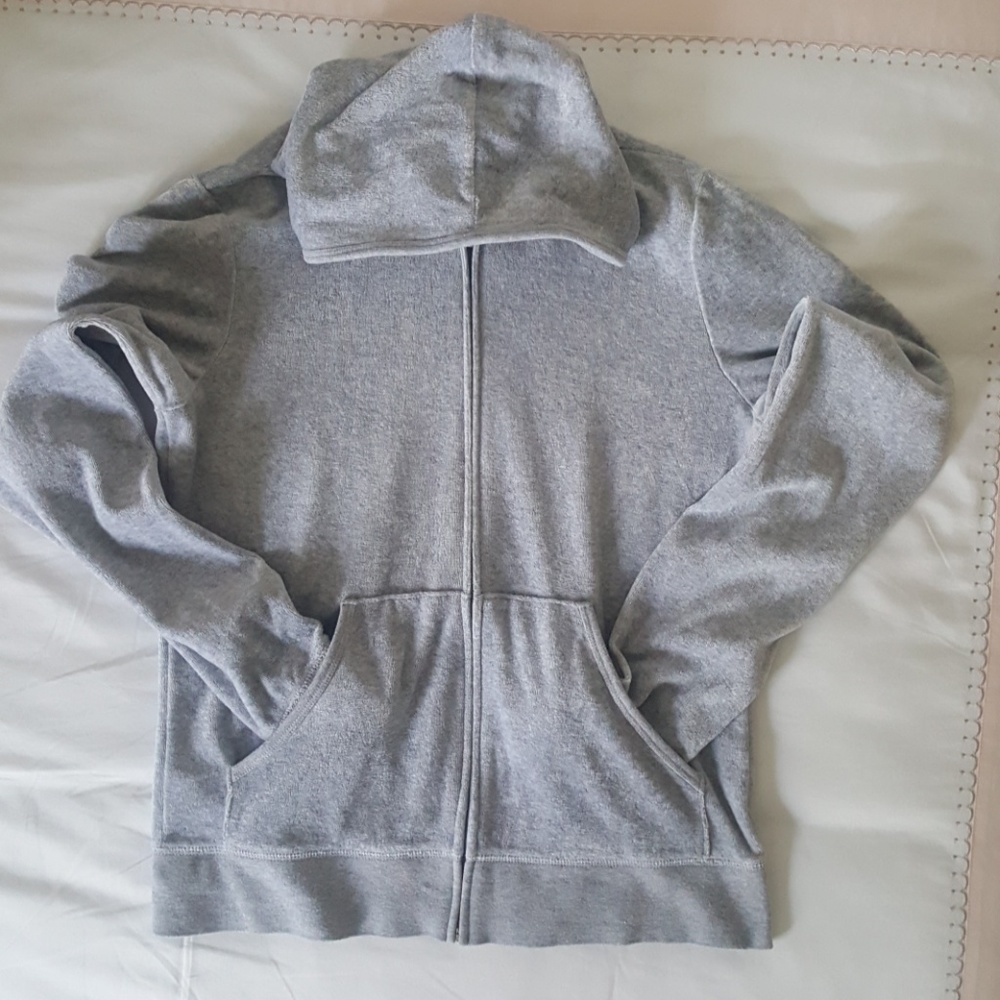 Juicy Couture Gray Sweater Size Large